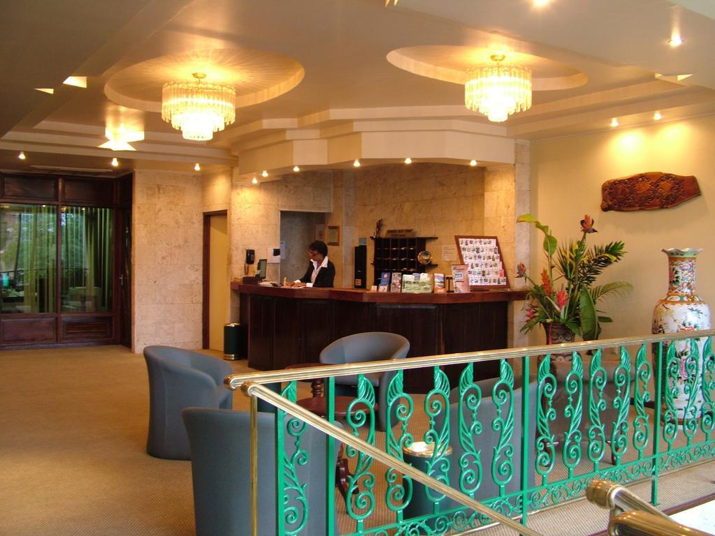 Ambassador Hotel & Casino ปารามารีโบ ภายนอก รูปภาพ