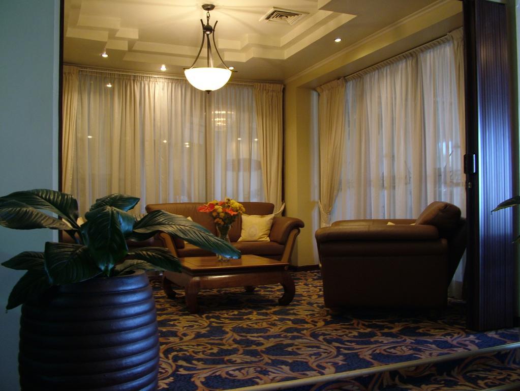 Ambassador Hotel & Casino ปารามารีโบ ภายนอก รูปภาพ